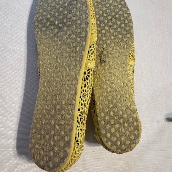 Women’s Summer Ready Yellow Lace TOMS Size 9 Fast Shipping - Picture 6 of 8